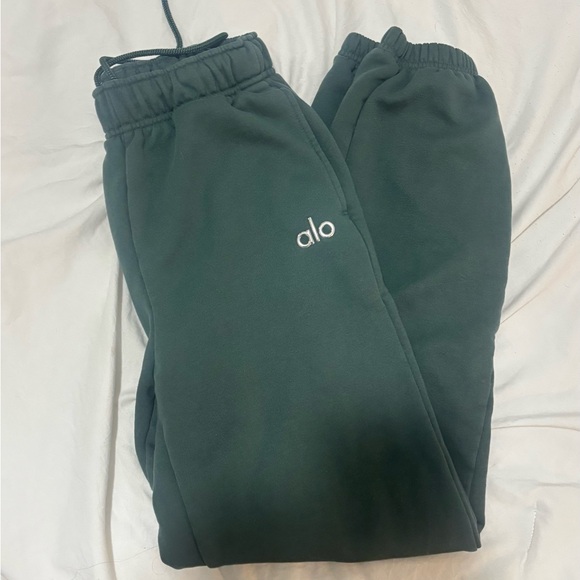 alo yoga accolade cuffed sweats - Picture 1 of 2